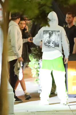 05.05 | Em frente a um restaurante italiano em Los Angeles