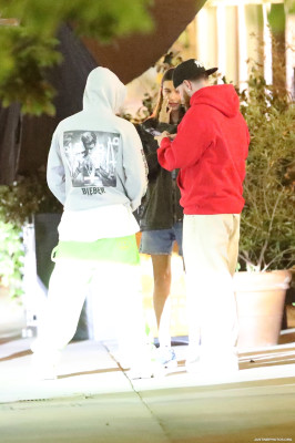 05.05 | Em frente a um restaurante italiano em Los Angeles