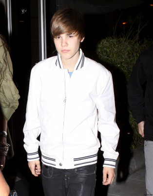 05.10 | Justin e Miley Cyrus deixando um restaurante