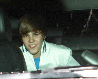 05.10 | Justin e Miley Cyrus deixando um restaurante