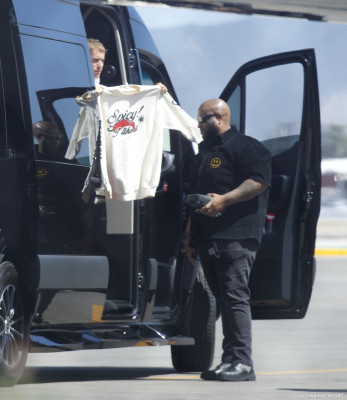 01.06 | Embarque em um jato particular em Los Angeles