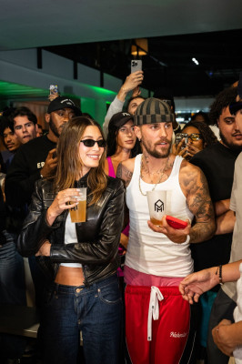 28.08 | Justin e Hailey Bieber chegam à quadra do "The League", em Los Angeles, Califórnia.