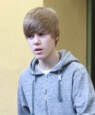 15.05 | Justin Bieber deixando seu hotel