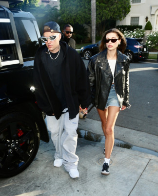 29.06 | Chega a uma missa na Igreja Churchome, em Beverly Hills