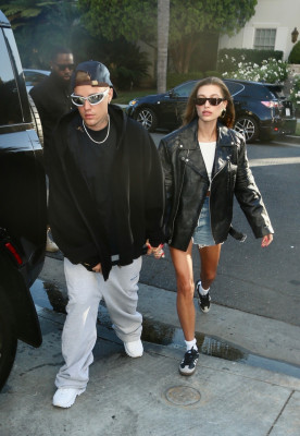 29.06 | Chega a uma missa na Igreja Churchome, em Beverly Hills