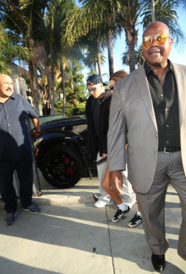 29.06 | Chega a uma missa na Igreja Churchome, em Beverly Hills