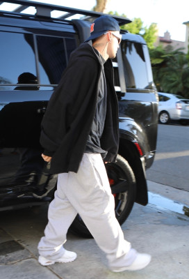 29.06 | Chega a uma missa na Igreja Churchome, em Beverly Hills