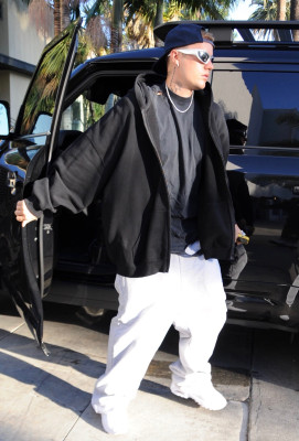 29.06 | Chega a uma missa na Igreja Churchome, em Beverly Hills