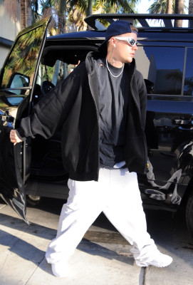 29.06 | Chega a uma missa na Igreja Churchome, em Beverly Hills