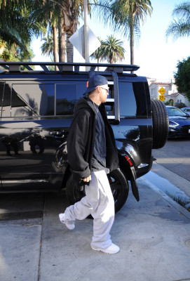 29.06 | Chega a uma missa na Igreja Churchome, em Beverly Hills