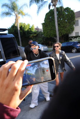 29.06 | Chega a uma missa na Igreja Churchome, em Beverly Hills