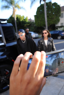 29.06 | Chega a uma missa na Igreja Churchome, em Beverly Hills