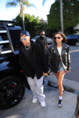 29.06 | Chega a uma missa na Igreja Churchome, em Beverly Hills