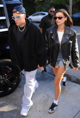 29.06 | Chega a uma missa na Igreja Churchome, em Beverly Hills