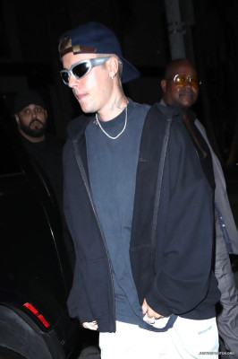 29.06 | Saindo da igreja Churchome, em Beverly Hills