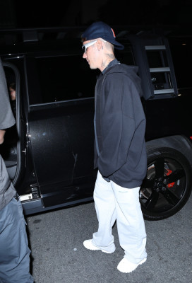 29.06 | Saindo da igreja Churchome, em Beverly Hills
