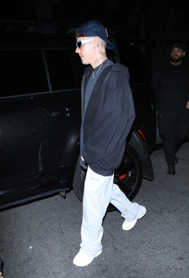 29.06 | Saindo da igreja Churchome, em Beverly Hills