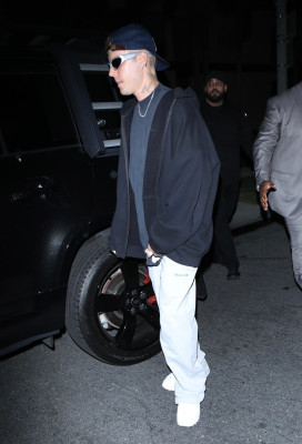 29.06 | Saindo da igreja Churchome, em Beverly Hills