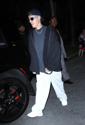 29.06 | Saindo da igreja Churchome, em Beverly Hills