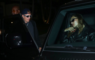 29.06 | Saindo da igreja Churchome, em Beverly Hills
