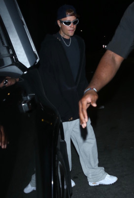 29.06 | Saindo da igreja Churchome, em Beverly Hills