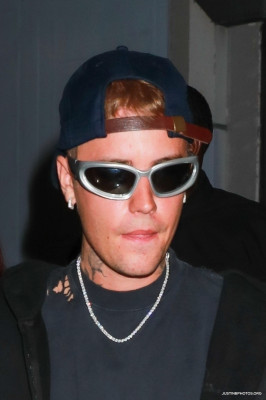 29.06 | Saindo da igreja Churchome, em Beverly Hills