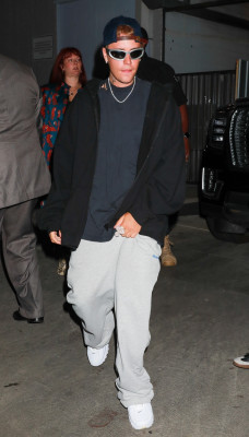 29.06 | Saindo da igreja Churchome, em Beverly Hills