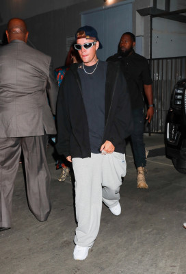 29.06 | Saindo da igreja Churchome, em Beverly Hills
