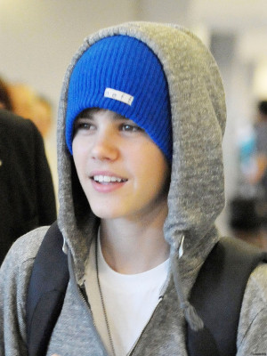 17.05 | Justin Bieber chegando no aeroporto no Japão