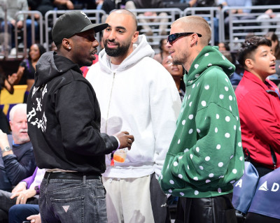 24.02 | Justin Bieber assistindo ao jogo de basquete entre o Los Angeles Lakers e o Orlando Magic na Crypto.com Arena, em Los Angeles, Califórnia.