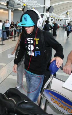 21.06 | Justin Bieber chegando no aeroporto em Toronto