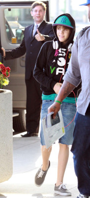 21.06 | Justin Bieber chegando no aeroporto em Toronto