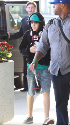 21.06 | Justin Bieber chegando no aeroporto em Toronto