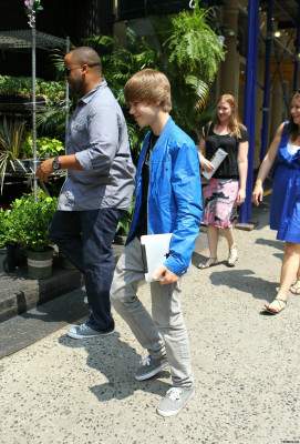 06.03 | Justin Bieber indo na floricultura em NY