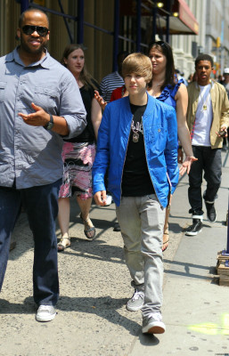 06.03 | Justin Bieber indo na floricultura em NY