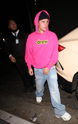 21.09 | Sai para um jantar romântico no Lavo, em West Hollywood