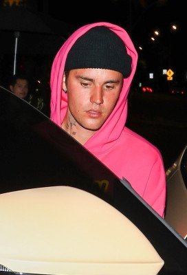 21.09 | Sai para um jantar romântico no Lavo, em West Hollywood