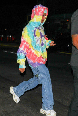 01.10 | Sai depois de um jantar tardio no San Vicente Bungalows, em West Hollywood