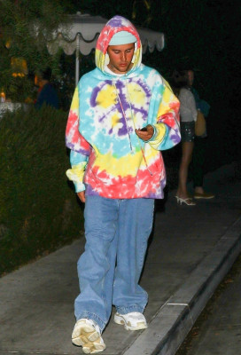 01.10 | Sai depois de um jantar tardio no San Vicente Bungalows, em West Hollywood