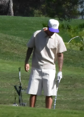 03.10 | Jogando golfe em Beverly Hills com um amigo