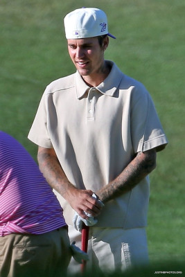 03.10 | Jogando golfe em Beverly Hills com um amigo