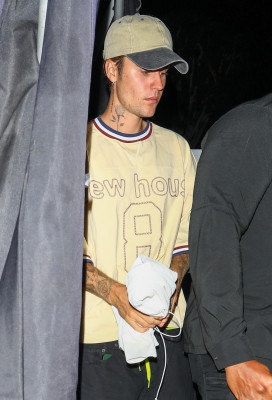 17.10 | Sai para jantar sozinha no The Nice Guy, em West Hollywood
