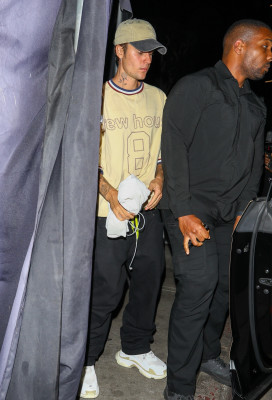 17.10 | Sai para jantar sozinha no The Nice Guy, em West Hollywood