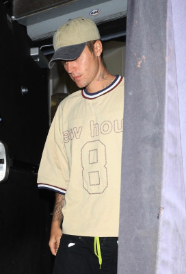 17.10 | Sai para jantar sozinha no The Nice Guy, em West Hollywood