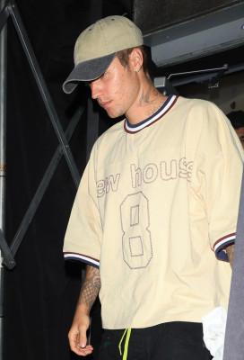 17.10 | Sai para jantar sozinha no The Nice Guy, em West Hollywood