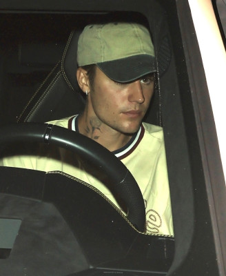 17.10 | Sai para jantar sozinha no The Nice Guy, em West Hollywood