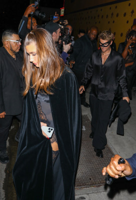 21.10 | Saindo da festa de 27º aniversário da Doja Cat em West Hollywood