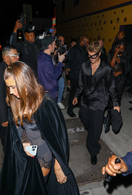 21.10 | Saindo da festa de 27º aniversário da Doja Cat em West Hollywood