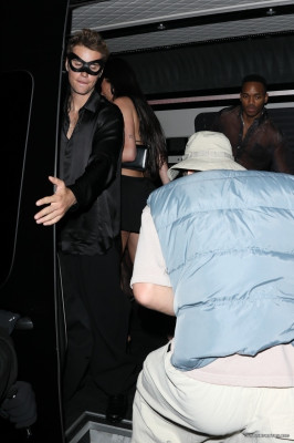21.10 | Saindo da festa de 27º aniversário da Doja Cat em West Hollywood