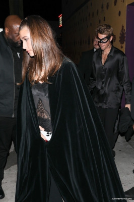 21.10 | Saindo da festa de 27º aniversário da Doja Cat em West Hollywood